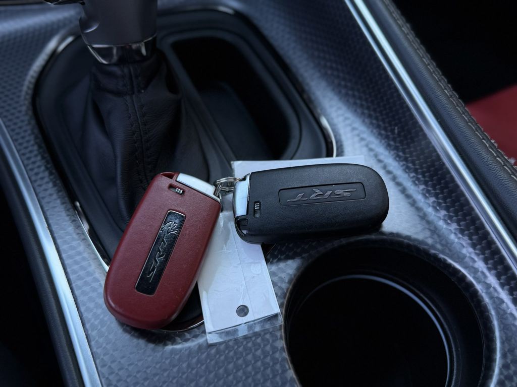 2016 Dodge Challenger Image 31