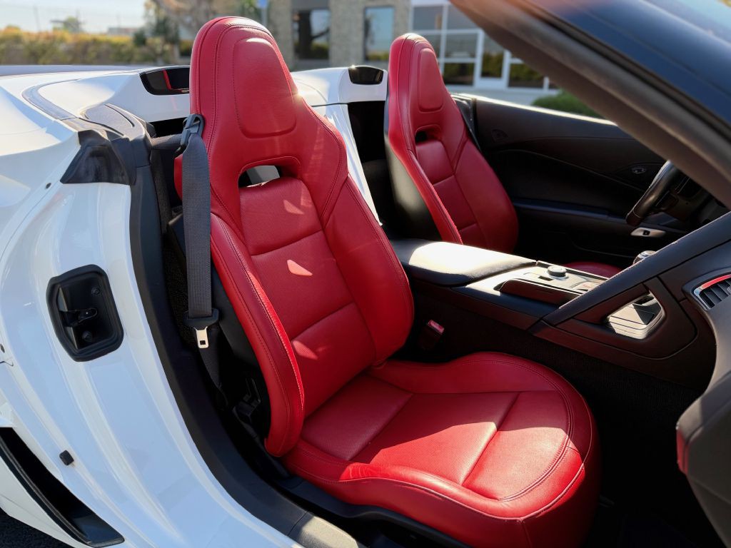 2016 Chevrolet Corvette Image 13