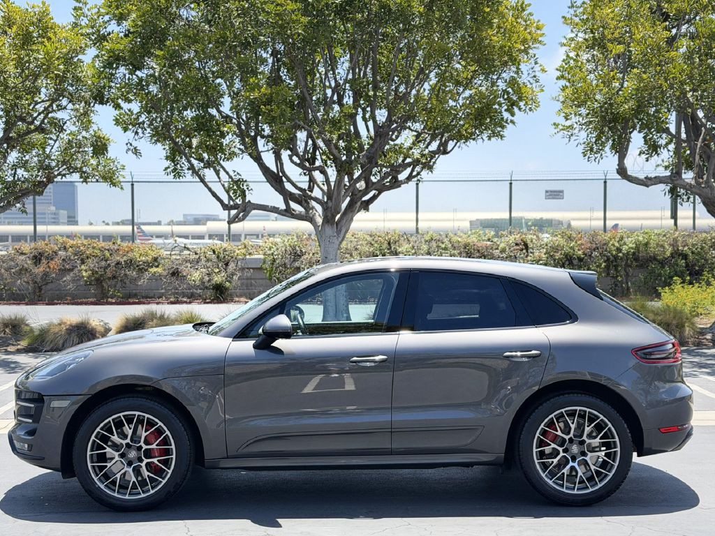 2018 Porsche Macan Image 2