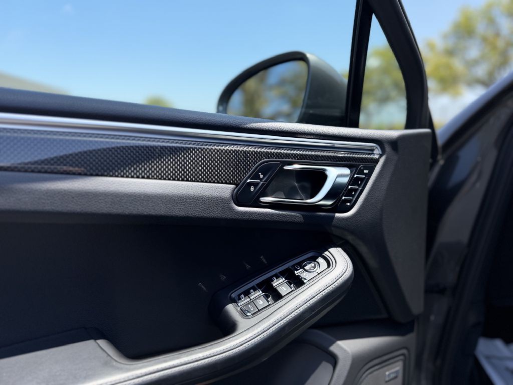 2018 Porsche Macan Image 9
