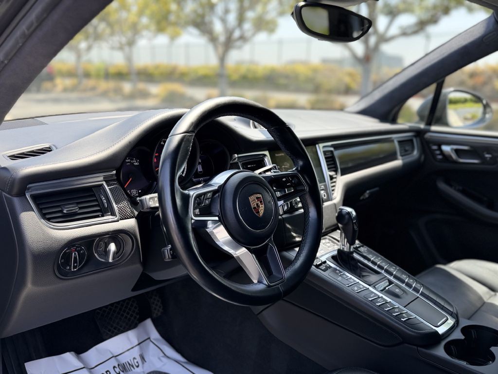 2018 Porsche Macan Image 10
