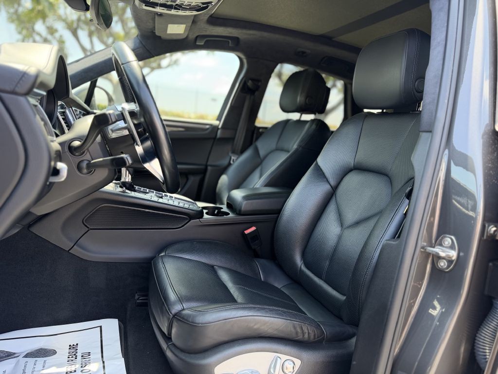 2018 Porsche Macan Image 11