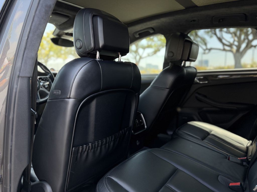 2018 Porsche Macan Image 13
