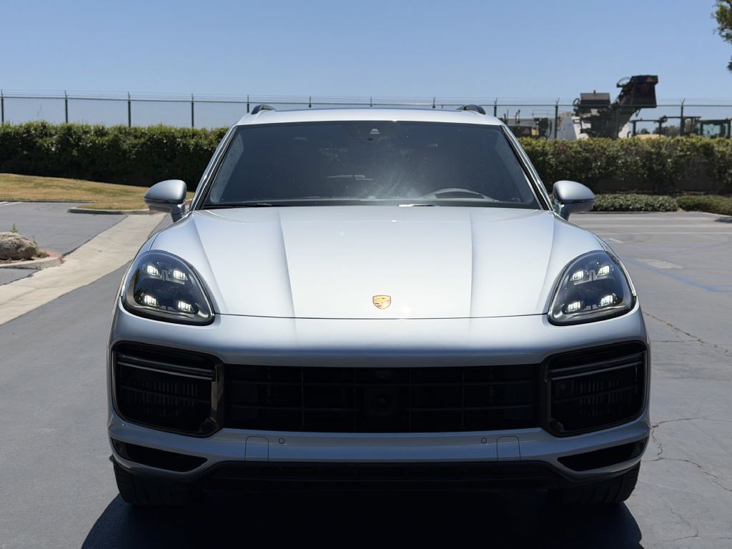 2021 Porsche Cayenne Image 2