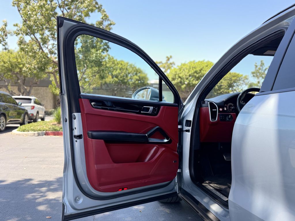 2021 Porsche Cayenne Image 9
