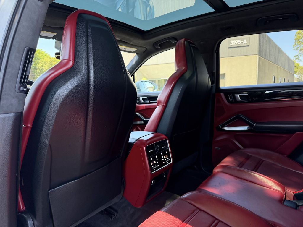 2021 Porsche Cayenne Image 14