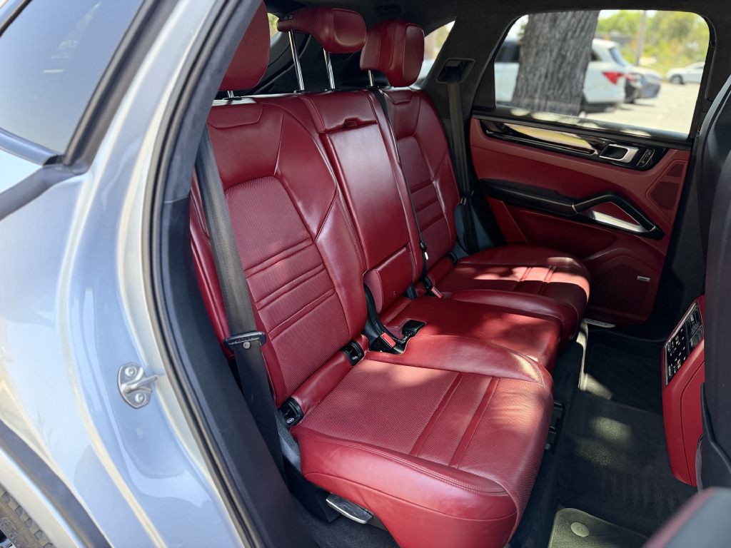 2021 Porsche Cayenne Image 16
