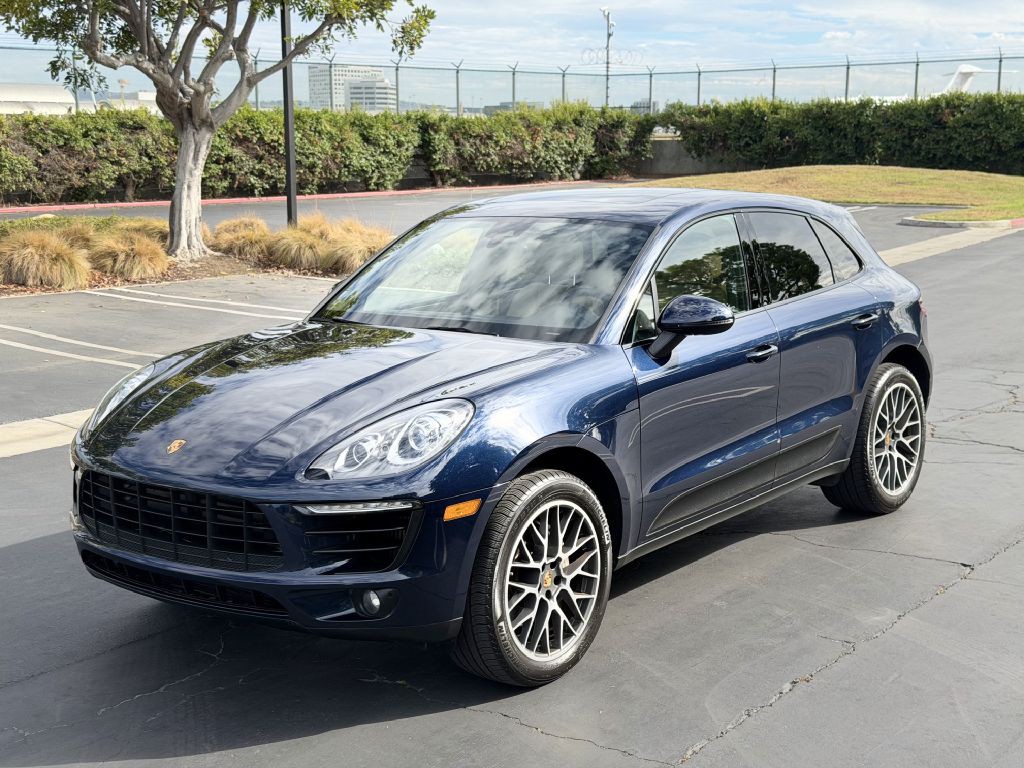 2017 Porsche Macan Image 2