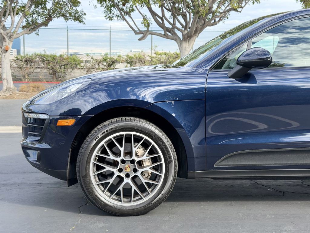 2017 Porsche Macan Image 9