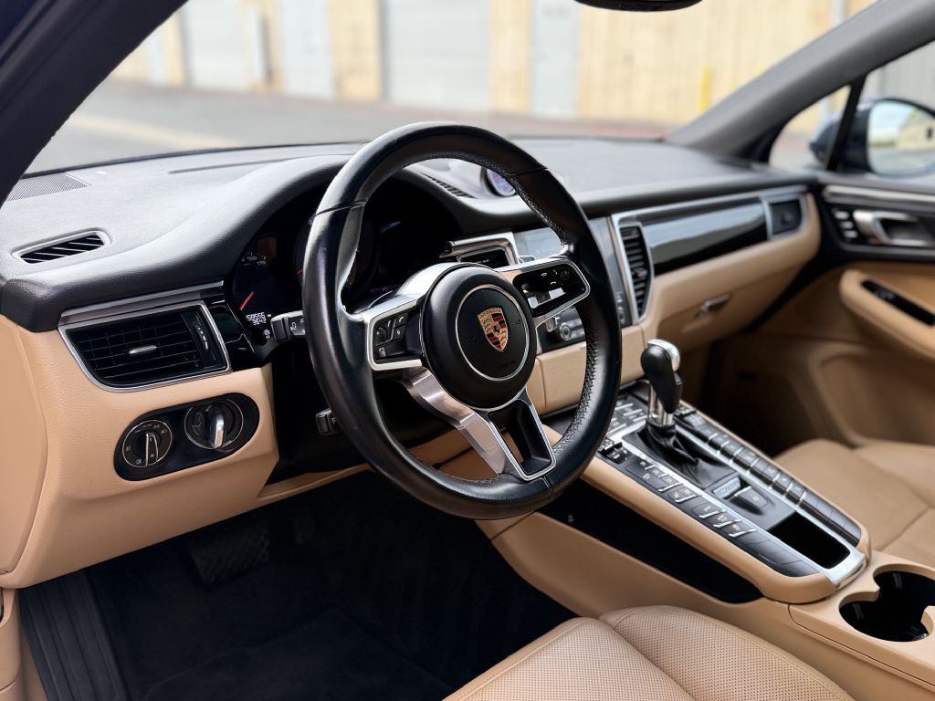 2017 Porsche Macan Image 11