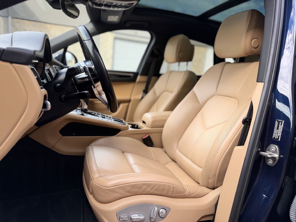 2017 Porsche Macan Image 12