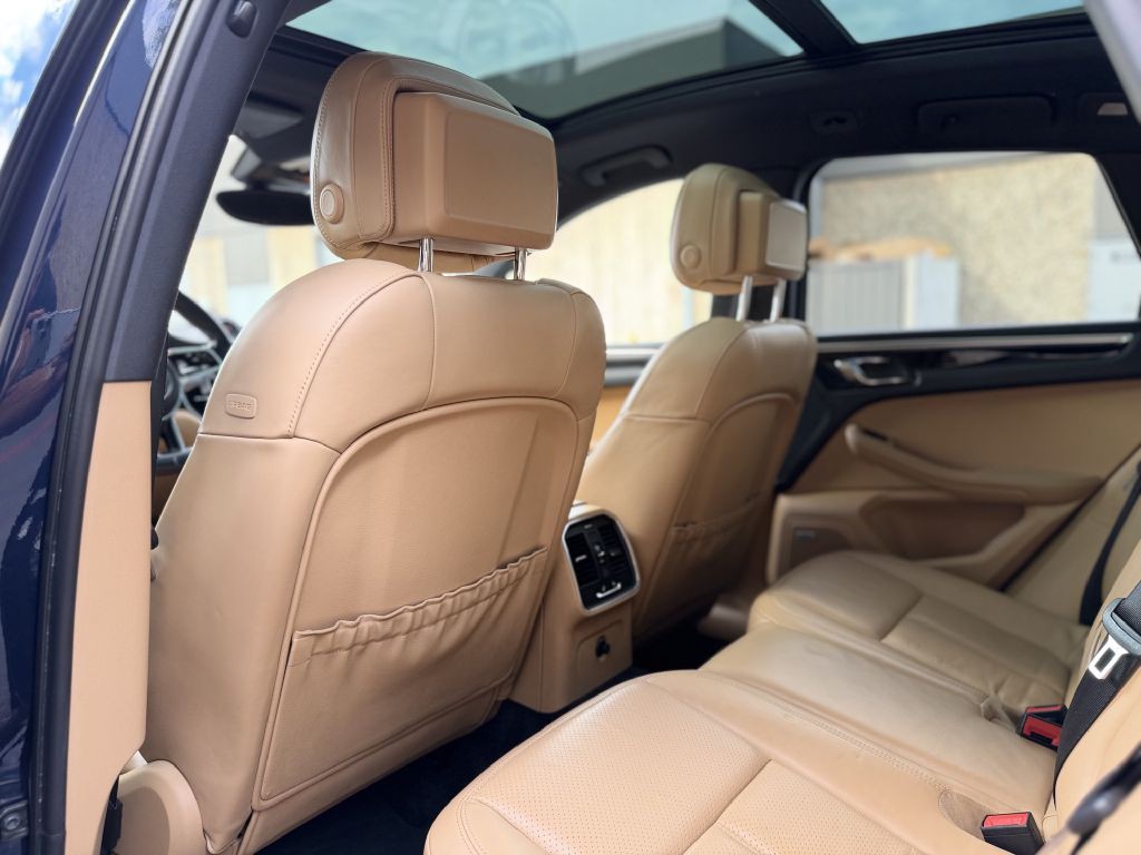 2017 Porsche Macan Image 14