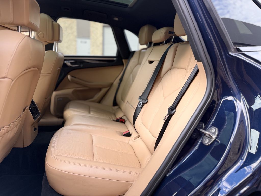2017 Porsche Macan Image 15