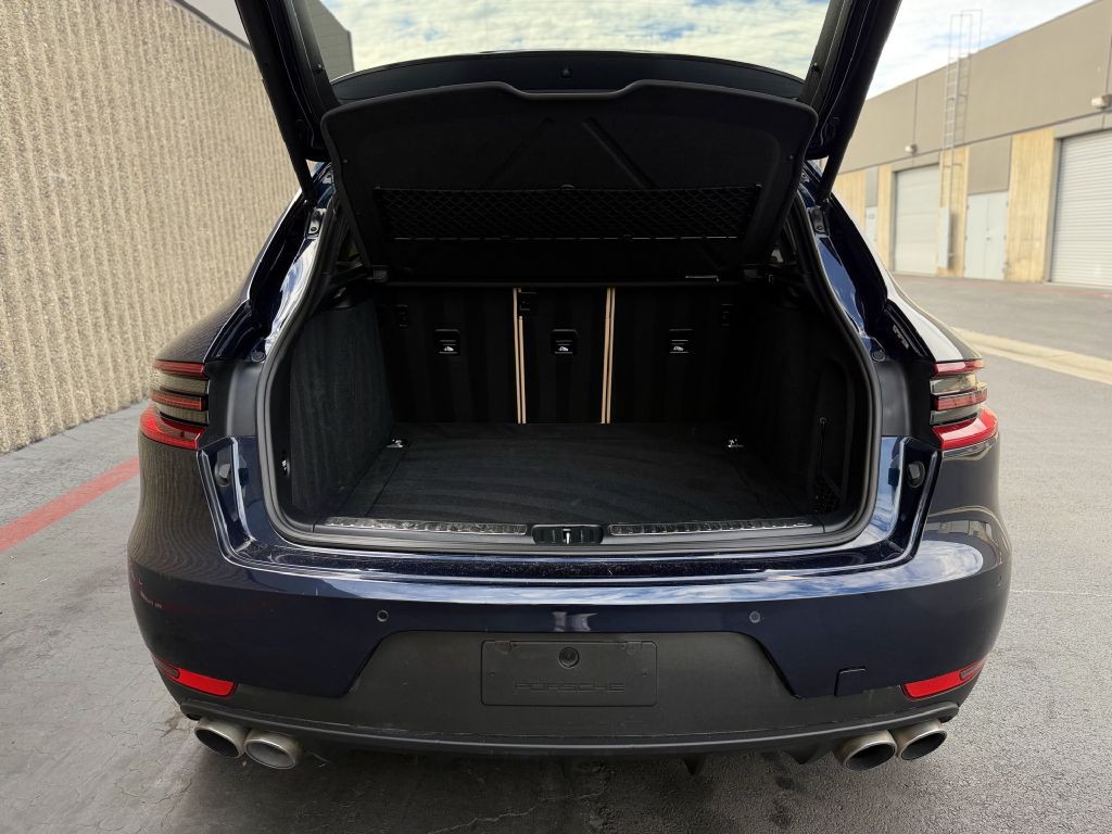 2017 Porsche Macan Image 17