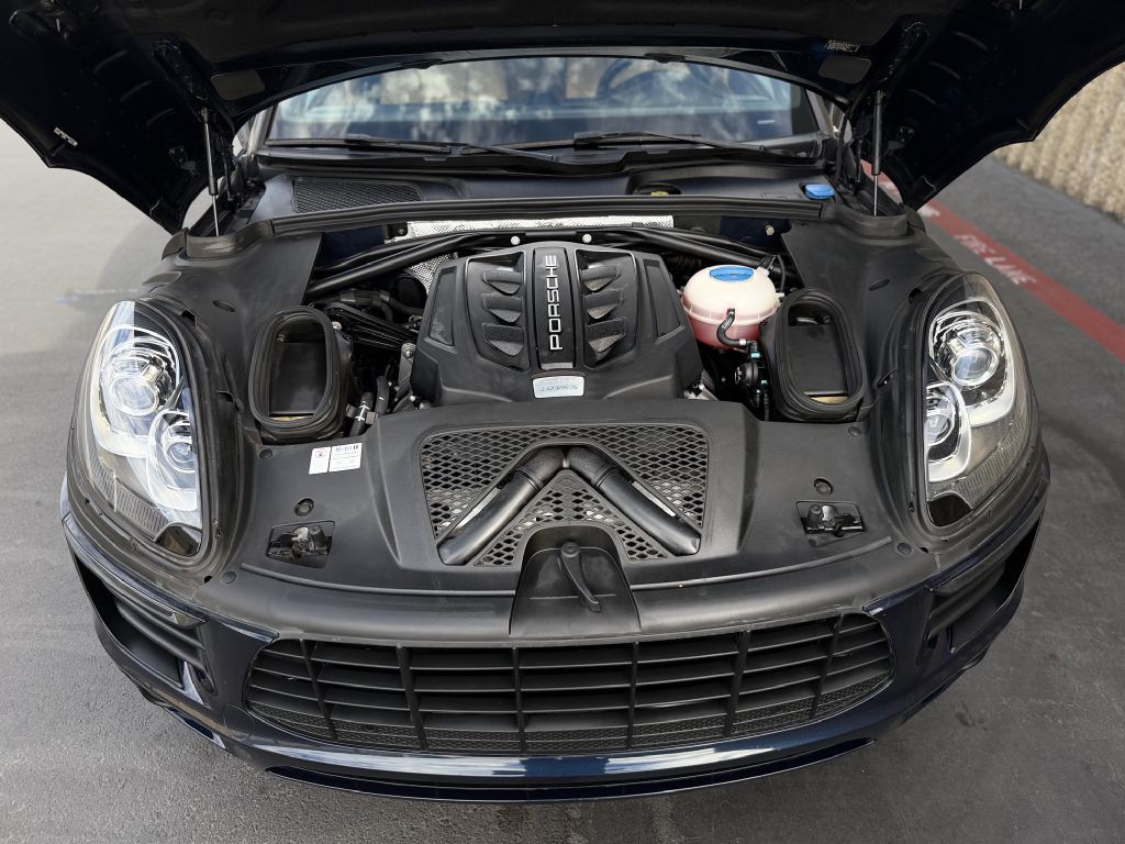 2017 Porsche Macan Image 22