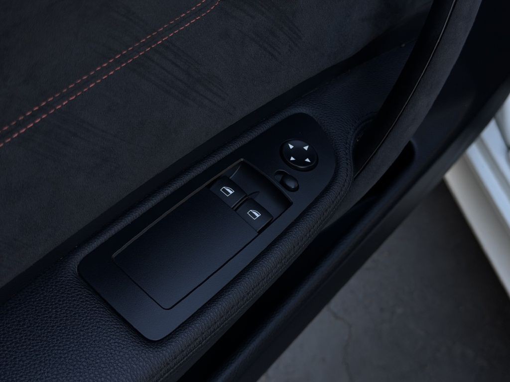 2011 BMW 1M Image 14