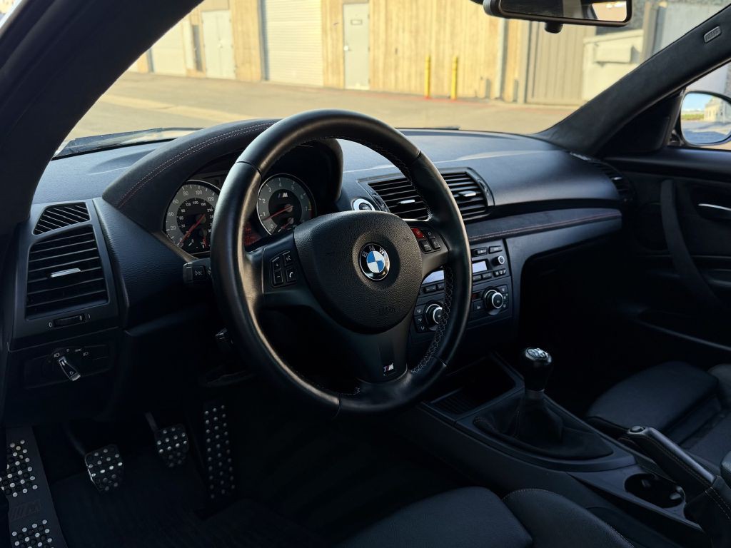 2011 BMW 1M Image 16
