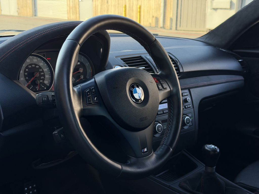 2011 BMW 1M Image 17