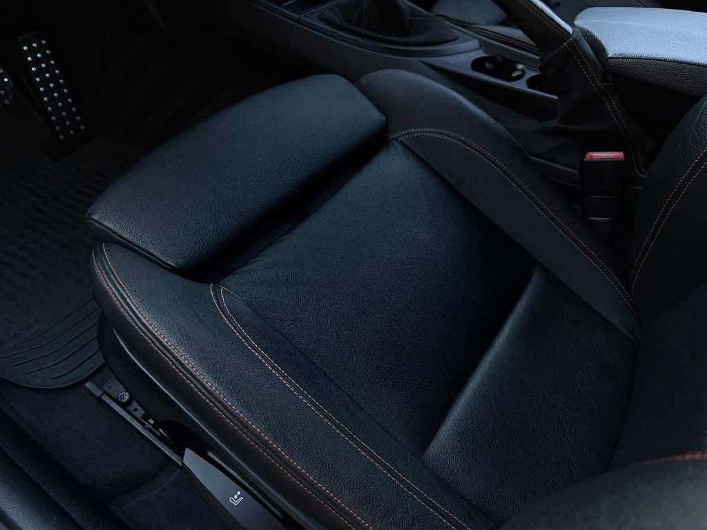 2011 BMW 1M Image 19