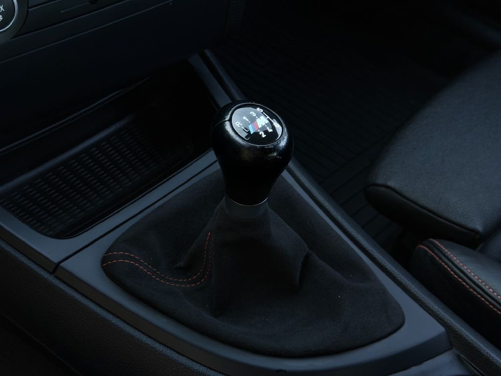 2011 BMW 1M Image 22