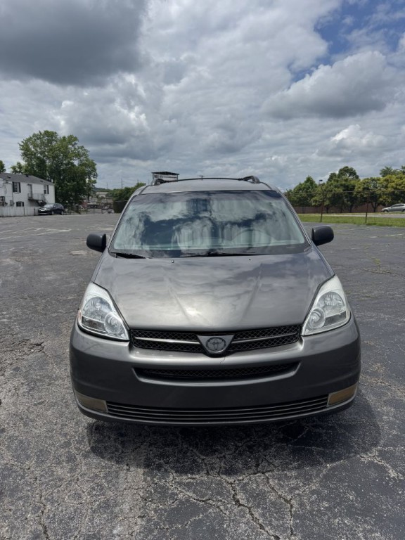 2004 Toyota Sienna Image 2