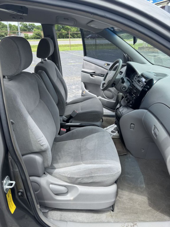 2004 Toyota Sienna Image 9