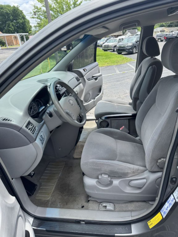 2004 Toyota Sienna Image 13