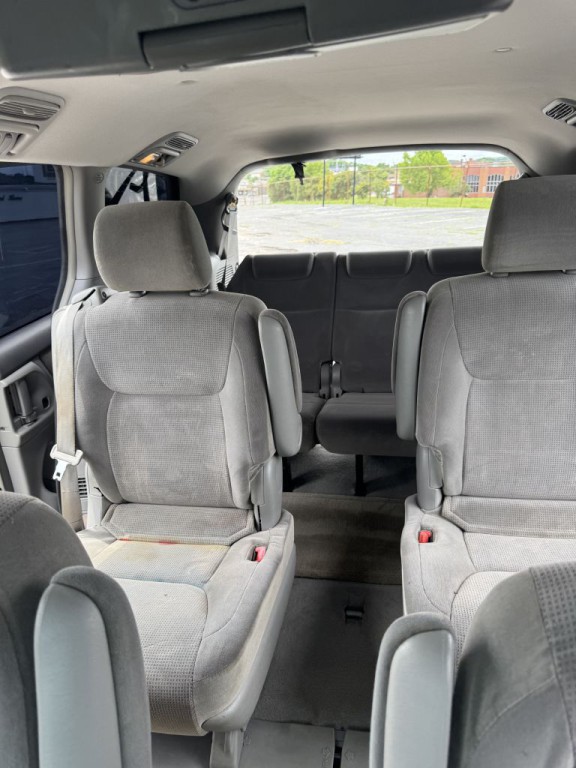 2004 Toyota Sienna Image 14