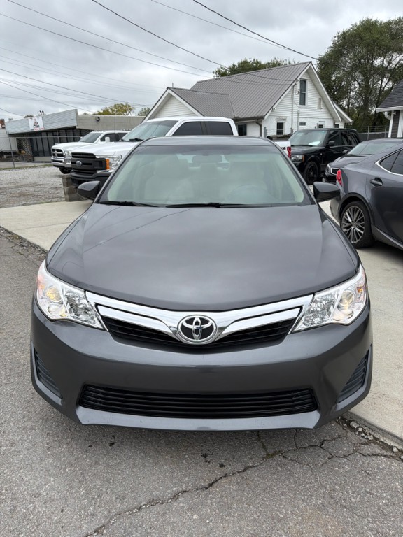 2013 Toyota Camry Image 2