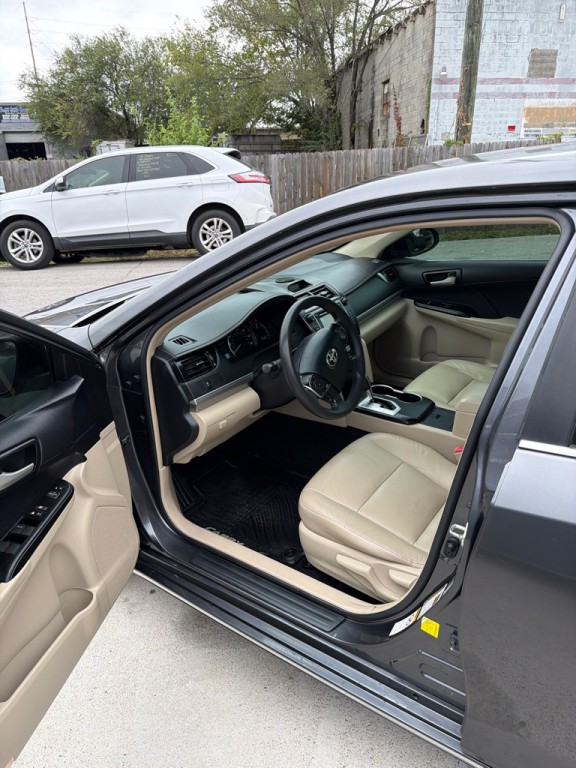 2013 Toyota Camry Image 9
