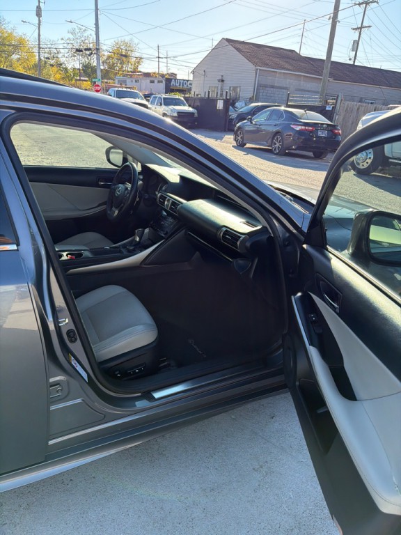 2014 Lexus IS Image 8