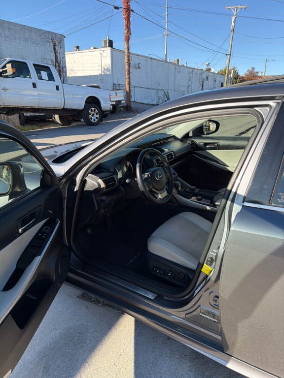 2014 Lexus IS Image 9