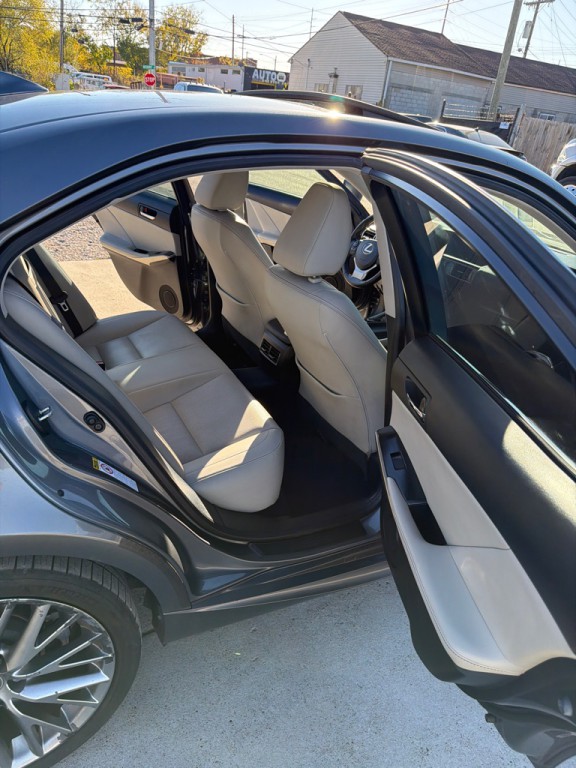 2014 Lexus IS Image 11