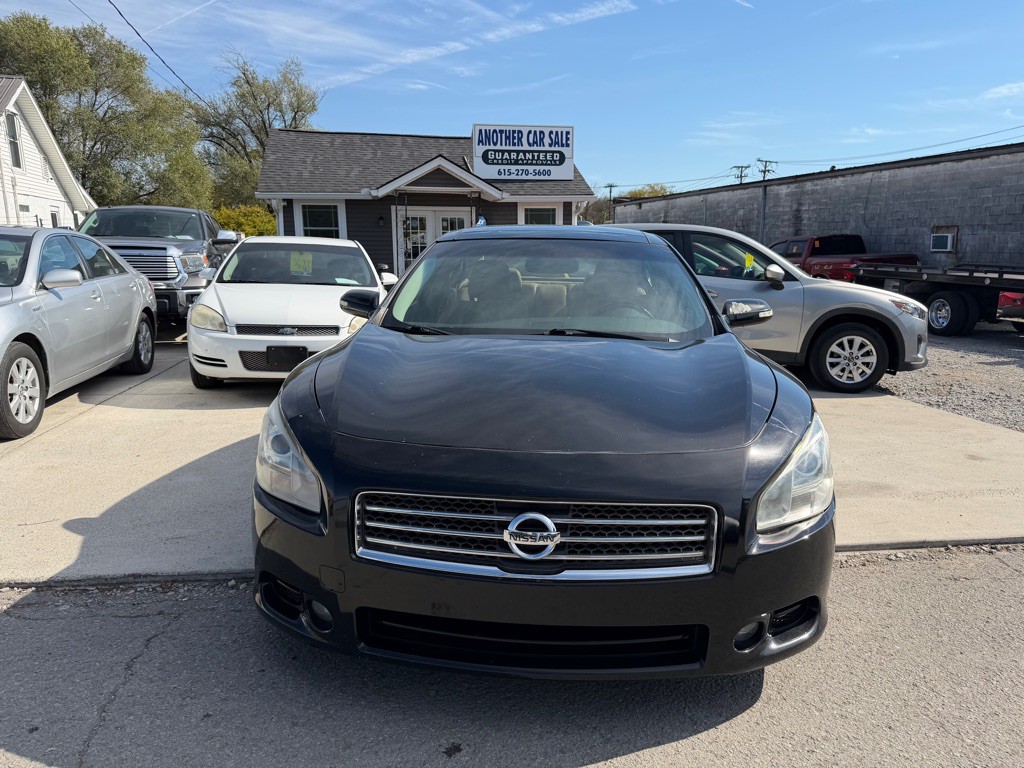 2010 Nissan Maxima Image 1
