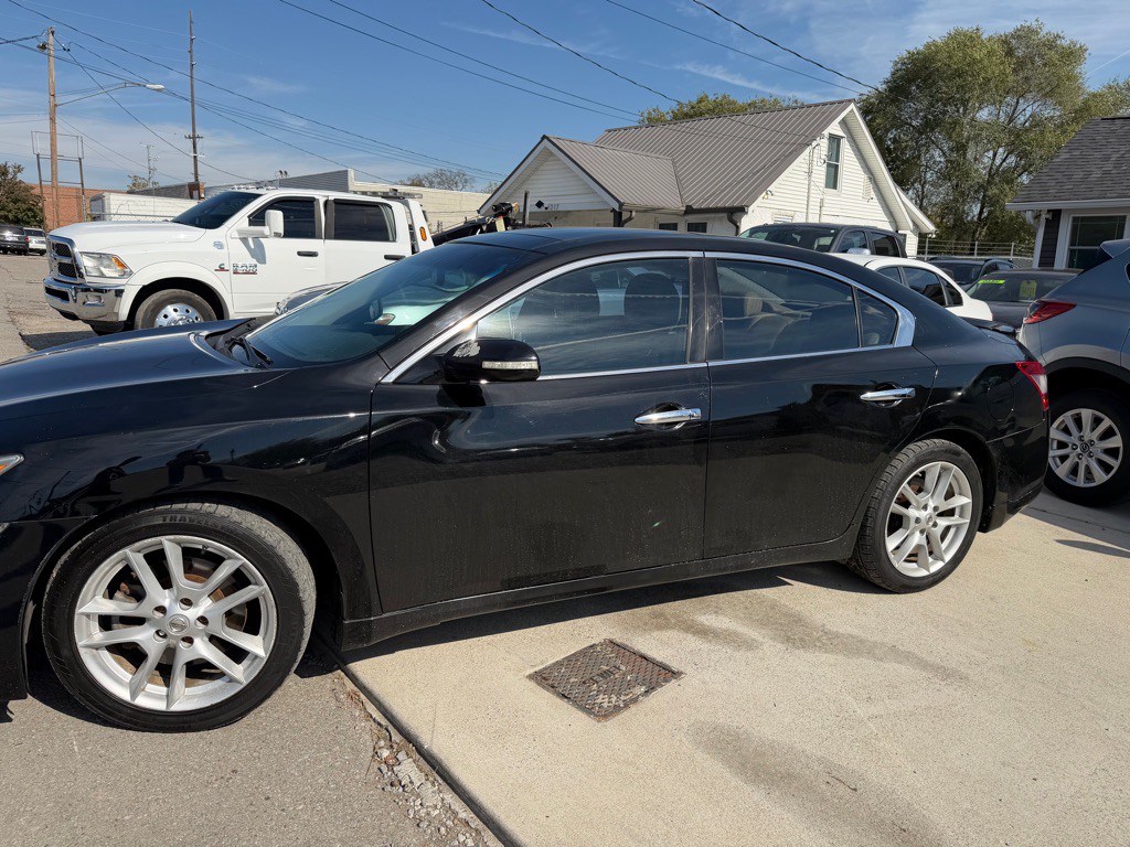 2010 Nissan Maxima Image 3