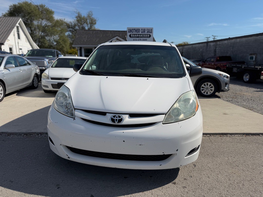 2008 Toyota Sienna Image 1