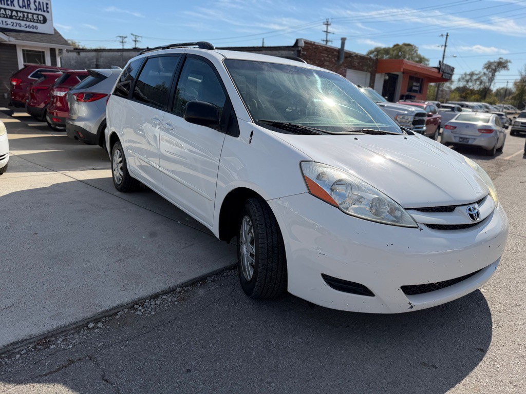 2008 Toyota Sienna Image 2
