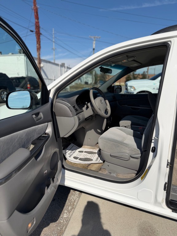 2008 Toyota Sienna Image 4