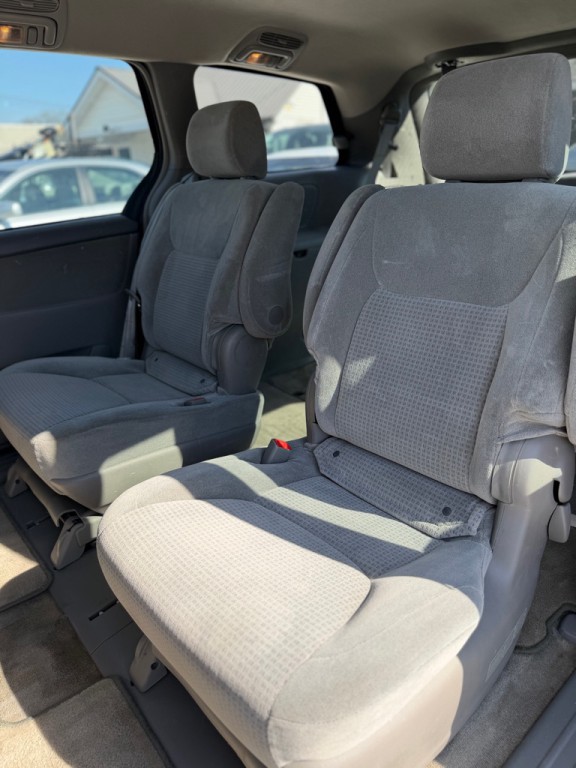 2008 Toyota Sienna Image 6