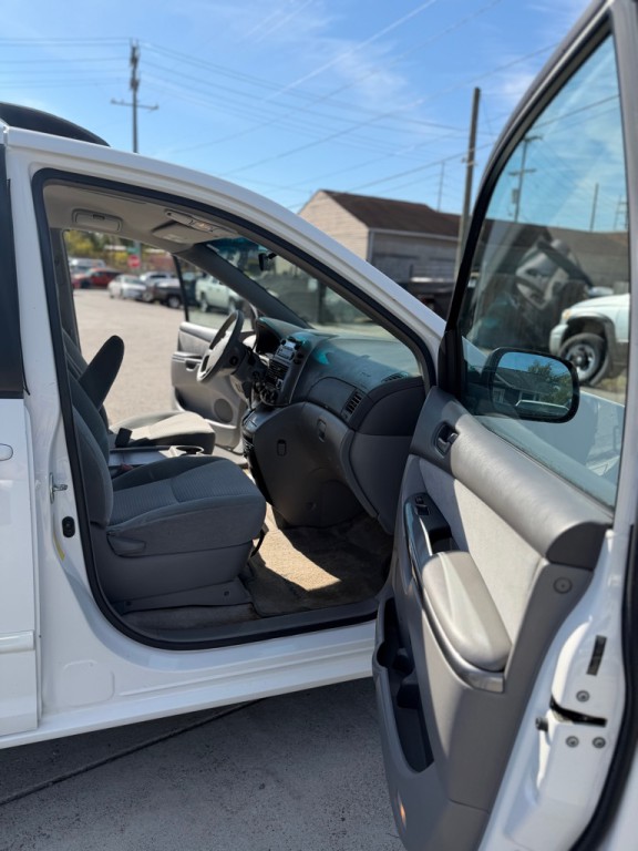 2008 Toyota Sienna Image 8