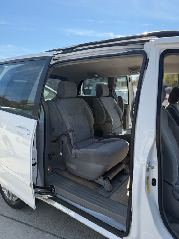 2008 Toyota Sienna Image 9
