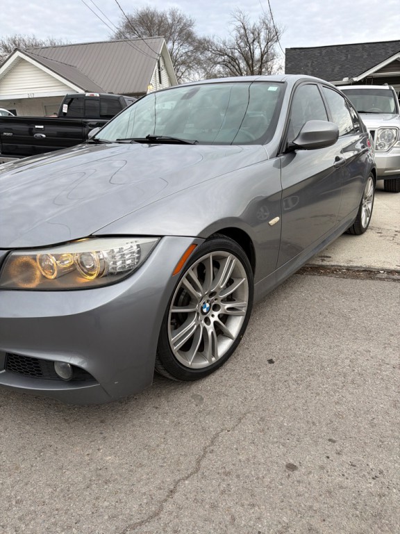 2011 BMW 3 Series Image 3