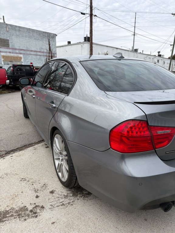 2011 BMW 3 Series Image 4