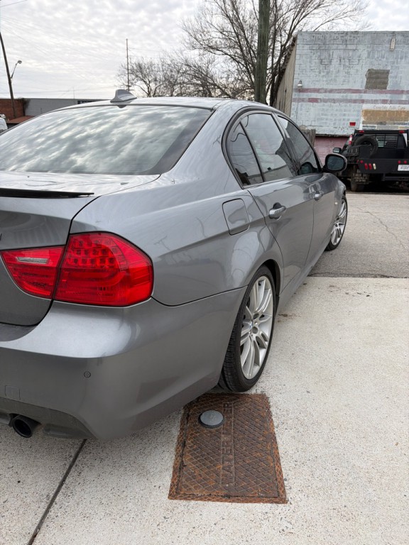 2011 BMW 3 Series Image 5