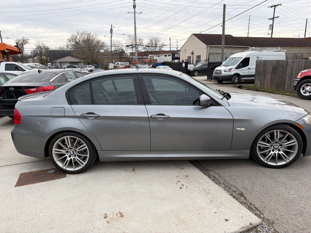 2011 BMW 3 Series Image 6