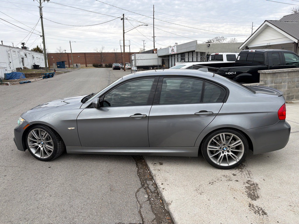 2011 BMW 3 Series Image 7