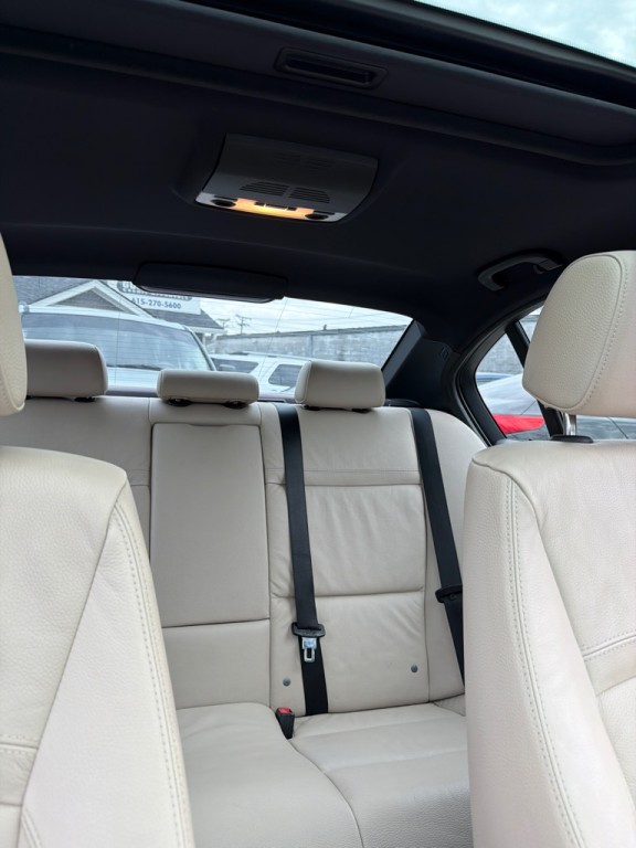 2011 BMW 3 Series Image 13