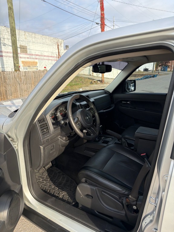 2012 Jeep Liberty Image 8