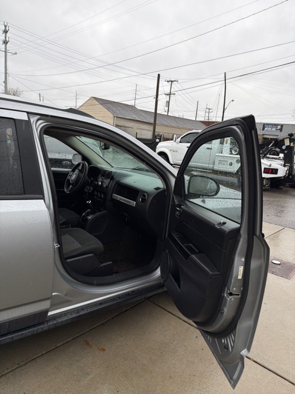 2016 Jeep Compass Image 6