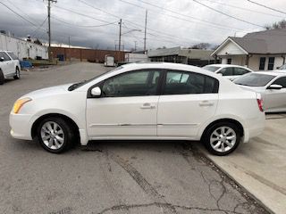 2010 Nissan Sentra Image 2